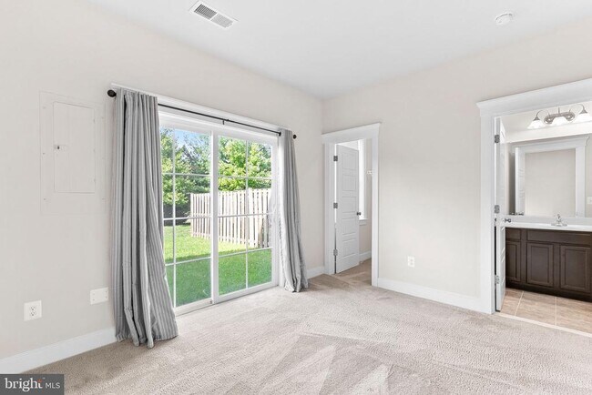 Building Photo - 207 Miles Hawk Terrace