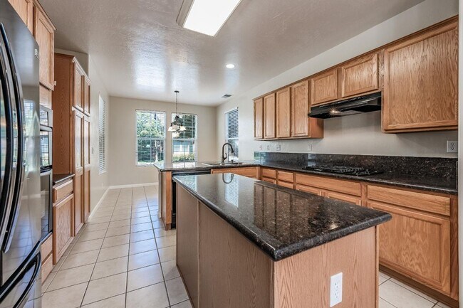 Building Photo - Beautifully Updated North Clovis 3/3