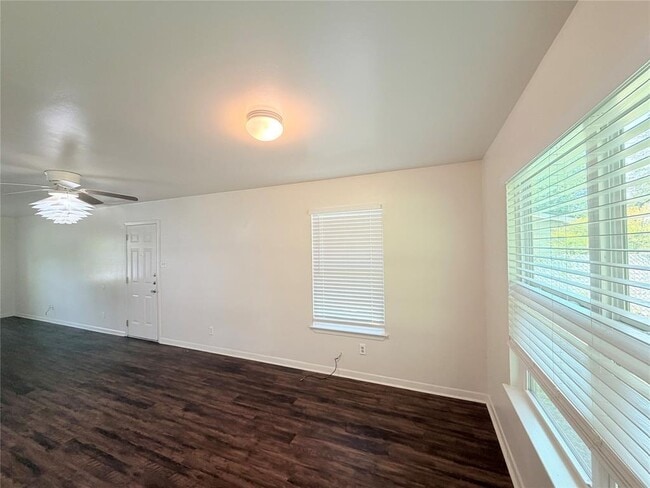 Building Photo - 8701 Parkfield Dr