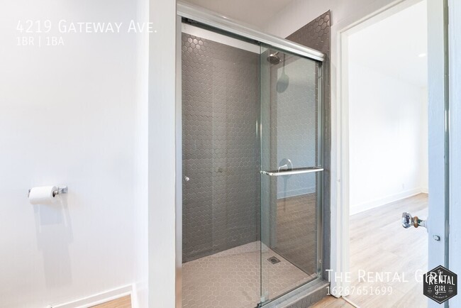 Building Photo - Sweet Silver Lake One Bedroom | Upper Unit...