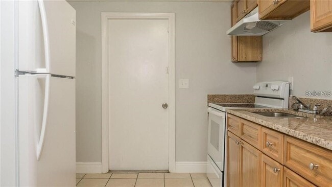 Building Photo - 9416 Greystone Rd