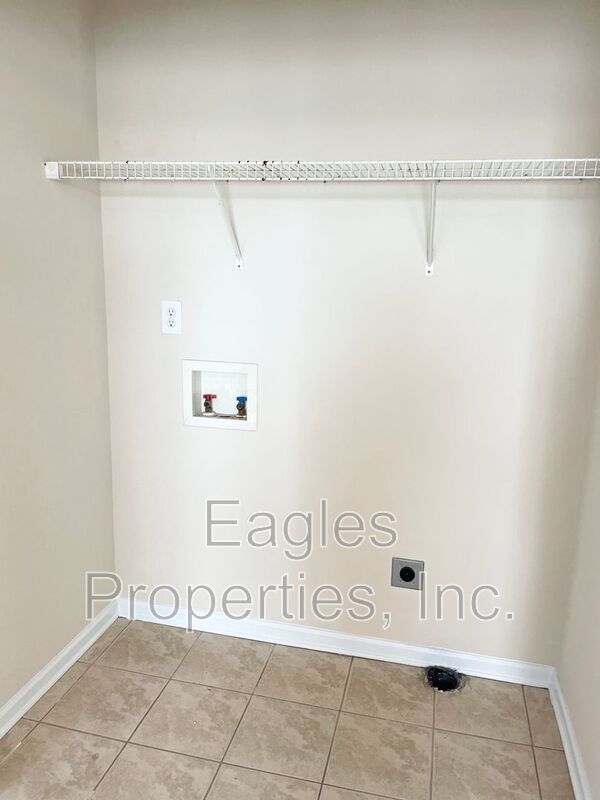 Building Photo - 1410 St John Church Rd