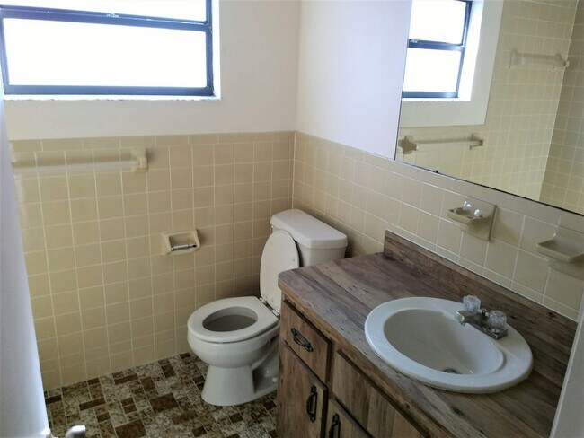 Building Photo - Corner Lot Home in New Port Richey