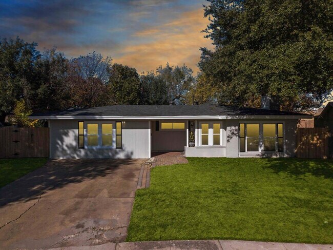 Building Photo - 1919 Puritan Dr