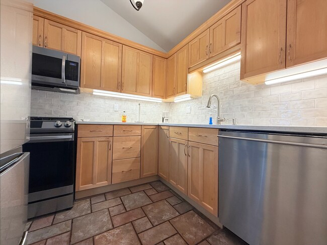 Building Photo - Beautiful One-Bedroom Condo near the Heart of Downtown SLC!