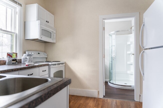 Building Photo - 712 W 22nd St