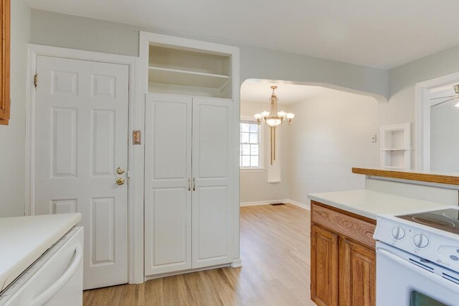 Building Photo - 3703 S Sherman St