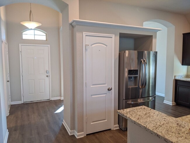 Building Photo - Available August 2026! Beautiful Home in Bryan!