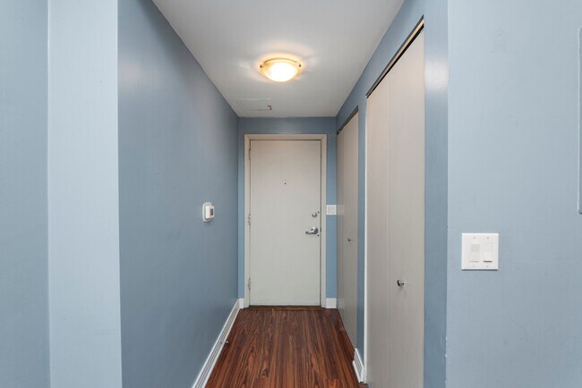 Building Photo - 2300 N Commonwealth Ave