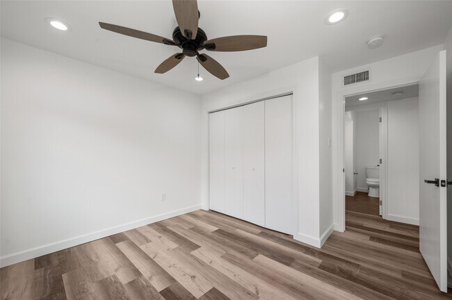 Building Photo - 2744 Briarhurst Dr