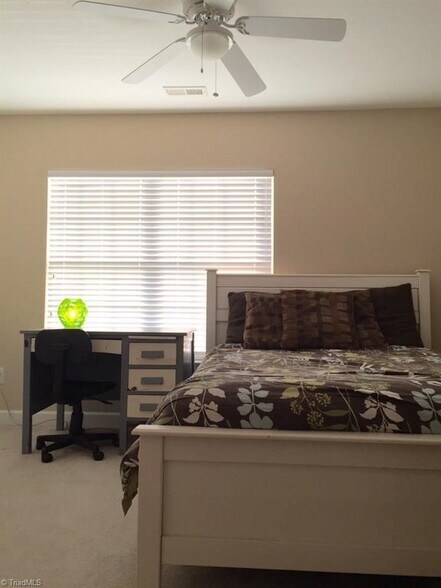 Home unfurnished, pictures for illustration purpose only - 4011 Tarrant Trace Cir