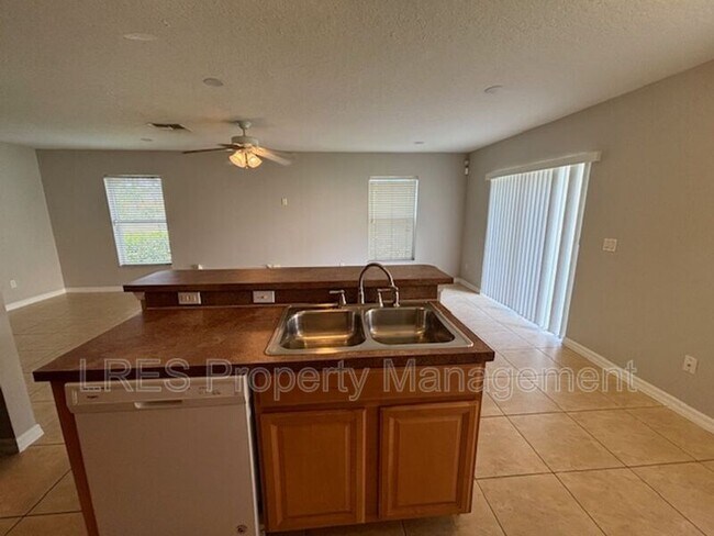 Building Photo - 4331 Aristocrat Point