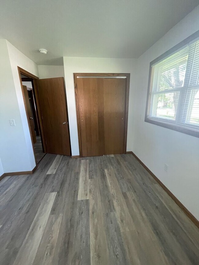 Building Photo - FULLY UPDATED 2-bedroom, 1-bath home (with bonus room) in Janesville