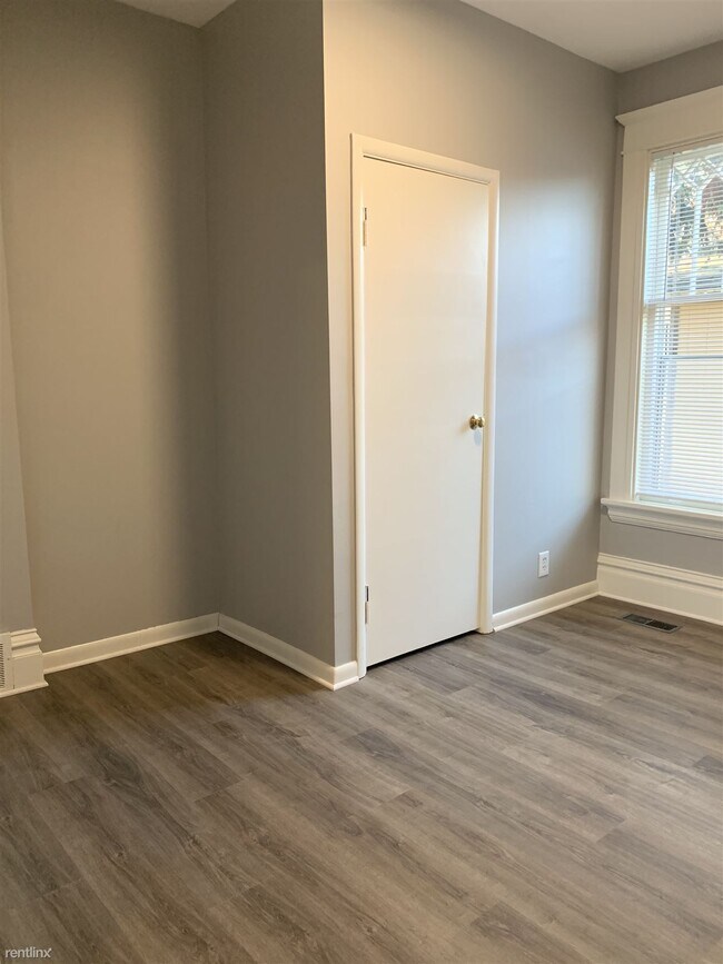 Building Photo - 2 br, 1 bath Duplex - 2530 West Gardner Av...