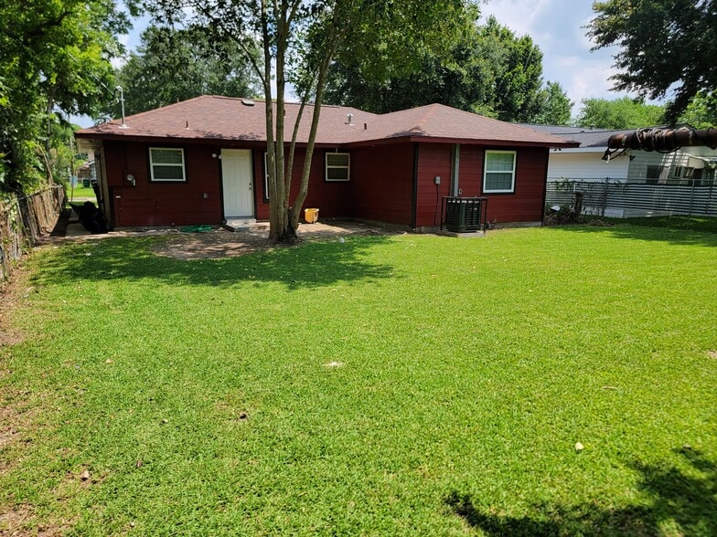 Building Photo - 5510 Groveton St