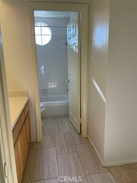 Building Photo - 15 Springbrook Rd