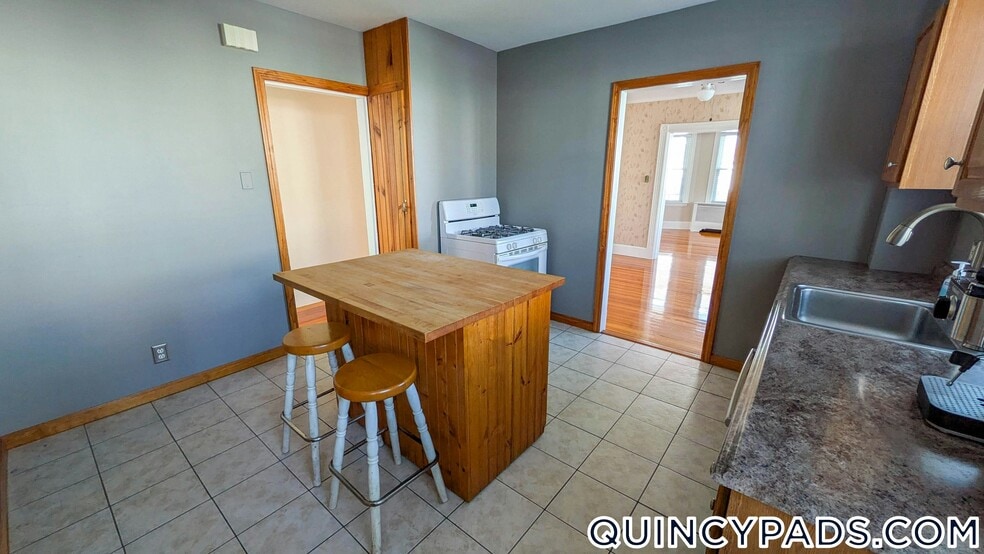 Building Photo - 37 Glover Ave