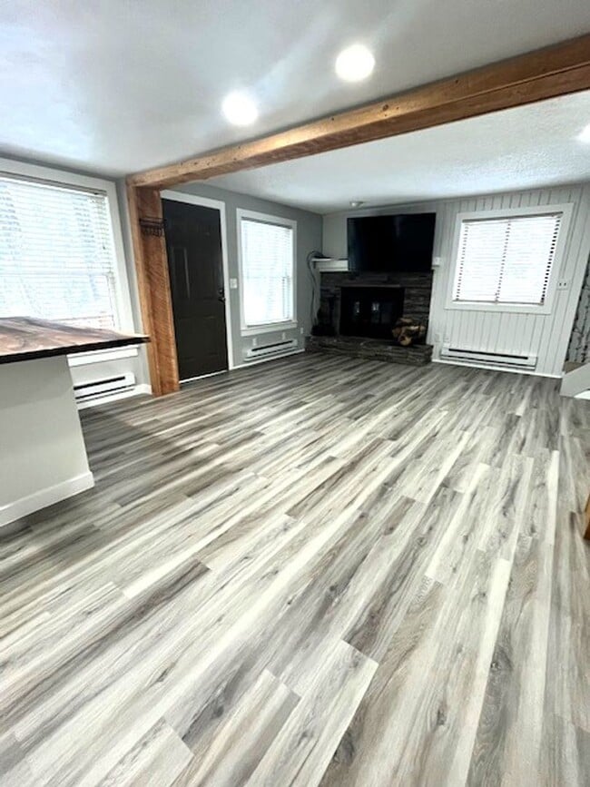 Building Photo - Long Term Rental- Creekside Condominiums #20C - UNFURNISHED