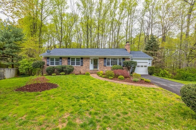 Building Photo - 3303 Spring Lake Ct