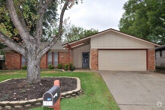 Building Photo - Spacious 3-2-2 home in Hurst!