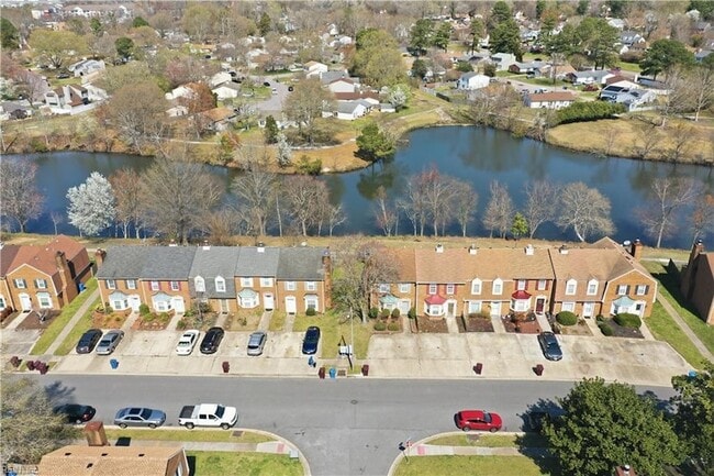 Building Photo - 1328 Mill Lake Quarter