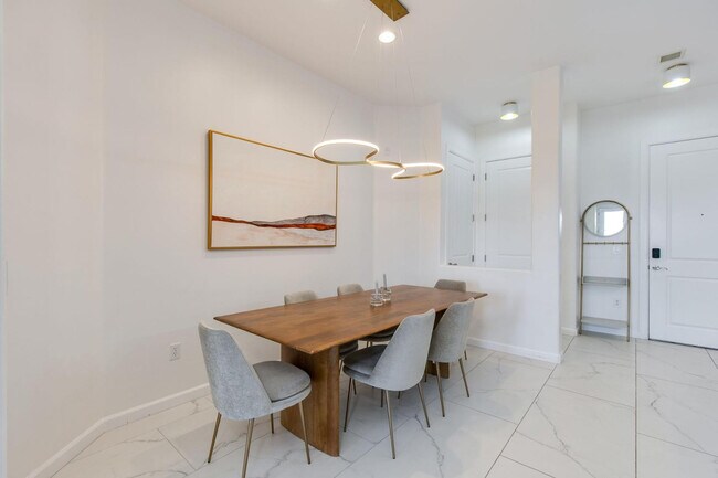 Building Photo - 7291 N Scottsdale Rd