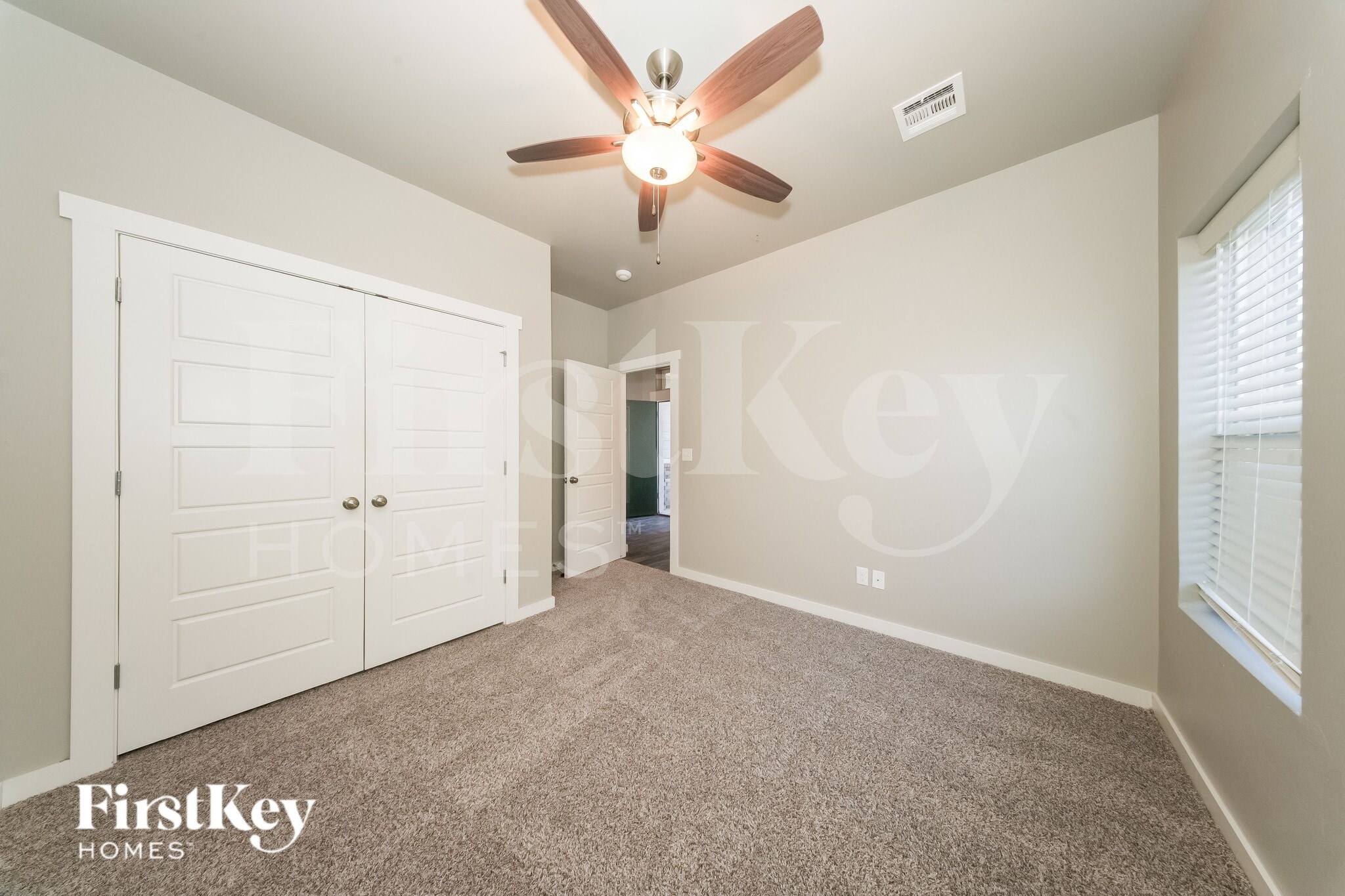 Building Photo - 2020 Sara Vista Dr