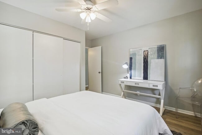 Building Photo - 2623 S Walter Reed Dr