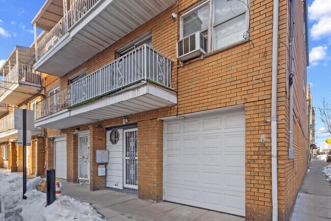 Building Photo - 4017 Hudson Ave