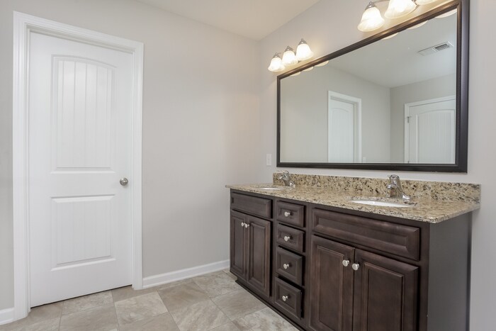 Building Photo - 559 Teaberry Dr