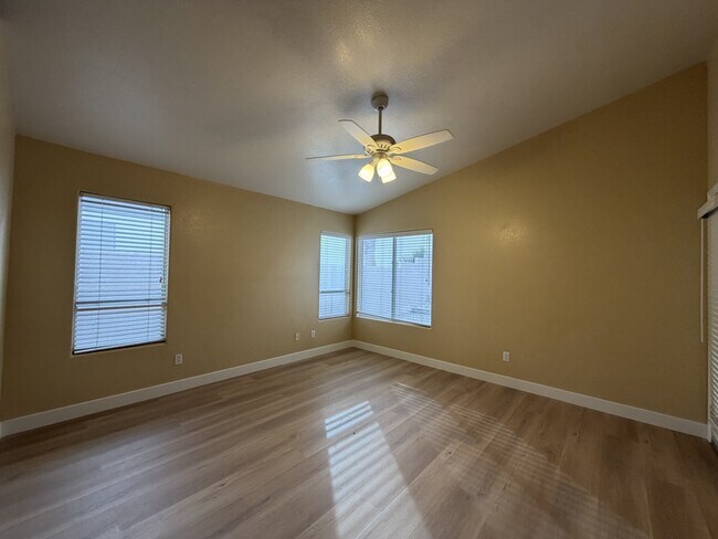 Building Photo - 3317 Moon River St