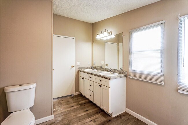 Building Photo - 9824 Stone Ranch Blvd