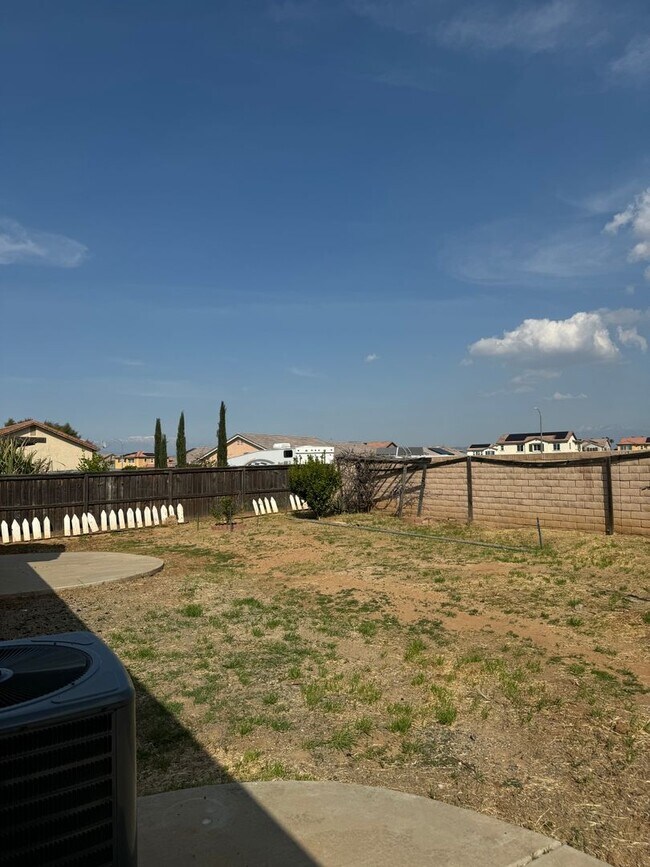 Building Photo - Beautiful 4 bedroom home soon available for rent!