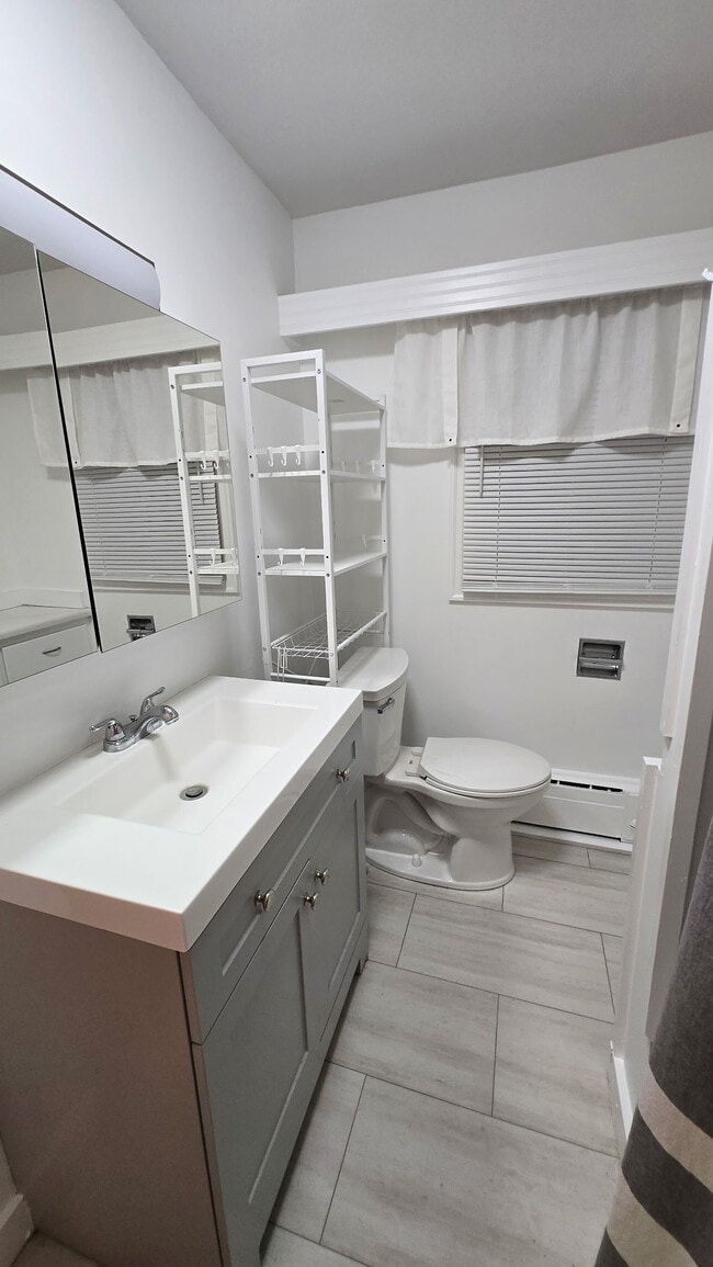 Building Photo - 1029 Yale Ave