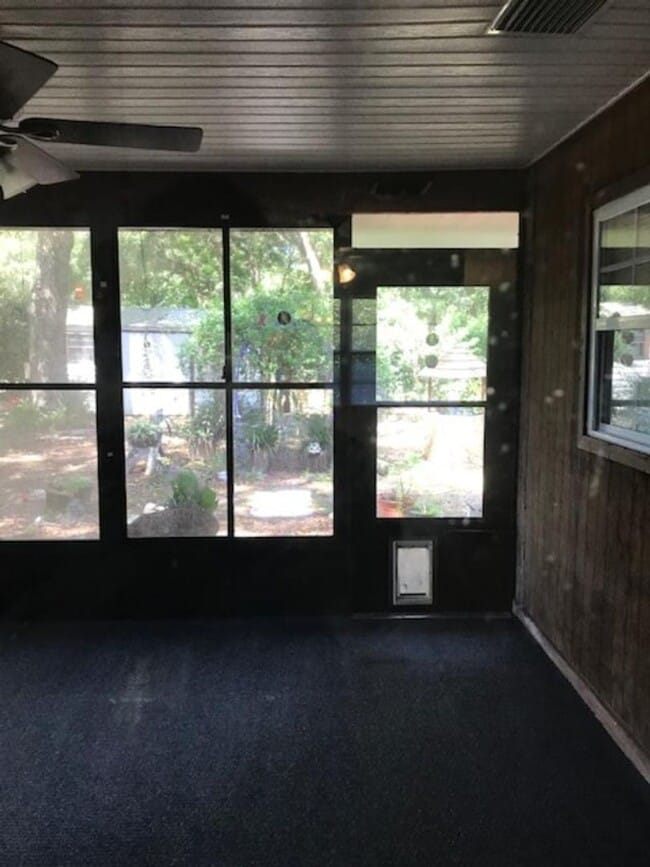 Building Photo - Charming 3/2 Home in Citrus Springs – Fenc...