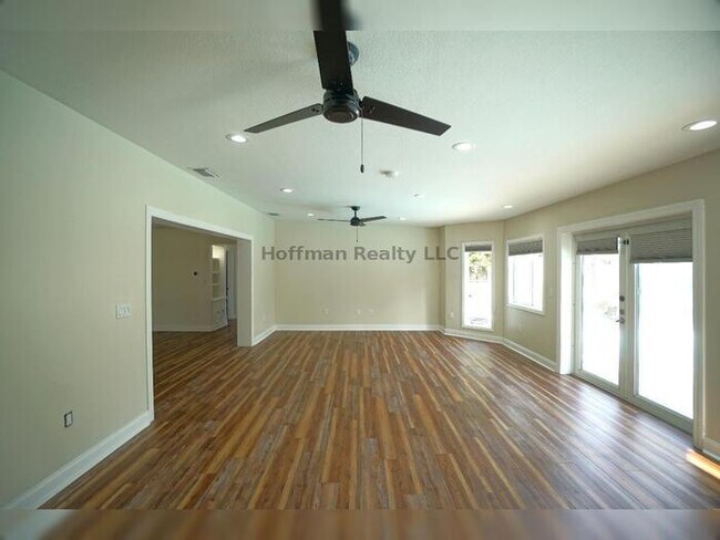 Building Photo - 3-Bedroom Pool Home in St. Pete