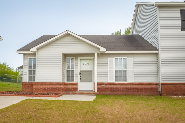 Primary Photo - 2 BR/ 2 Bath End Unit! Minutes to Camp Lejeune!