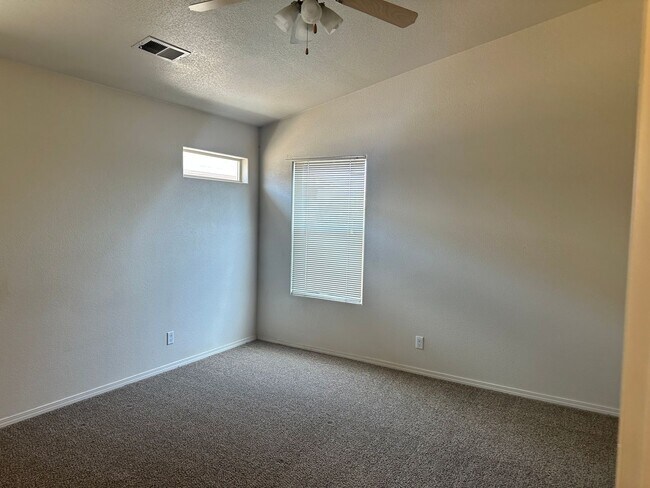 Building Photo - 5647 Valle Alegre Pl NW