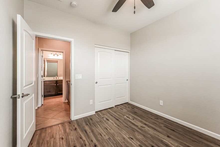 Building Photo - 12034 W Lariat Ct