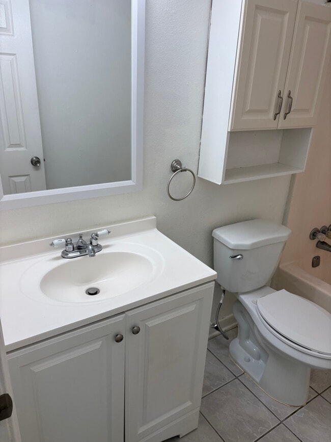 Building Photo - 1601 Live Oak St