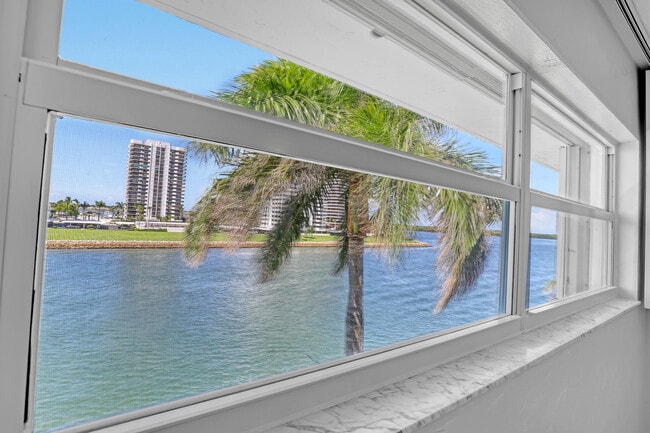 Building Photo - 28 Yacht Club Dr