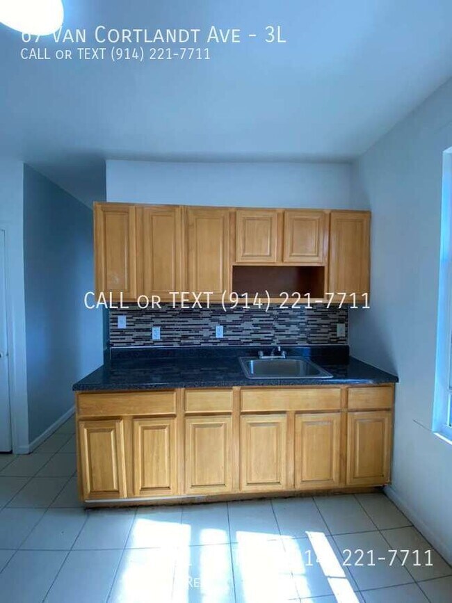 Building Photo - 67 Van Cortlandt Park Ave