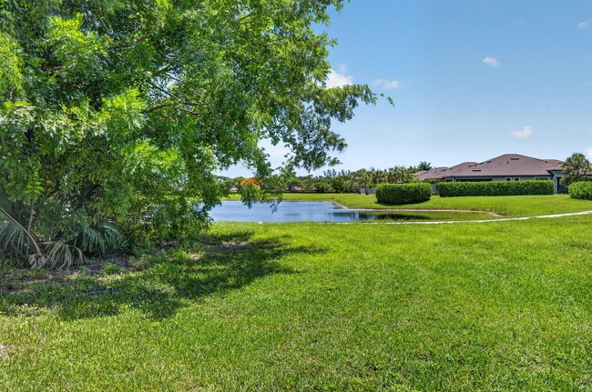 Building Photo - 9264 Vista Del Lago
