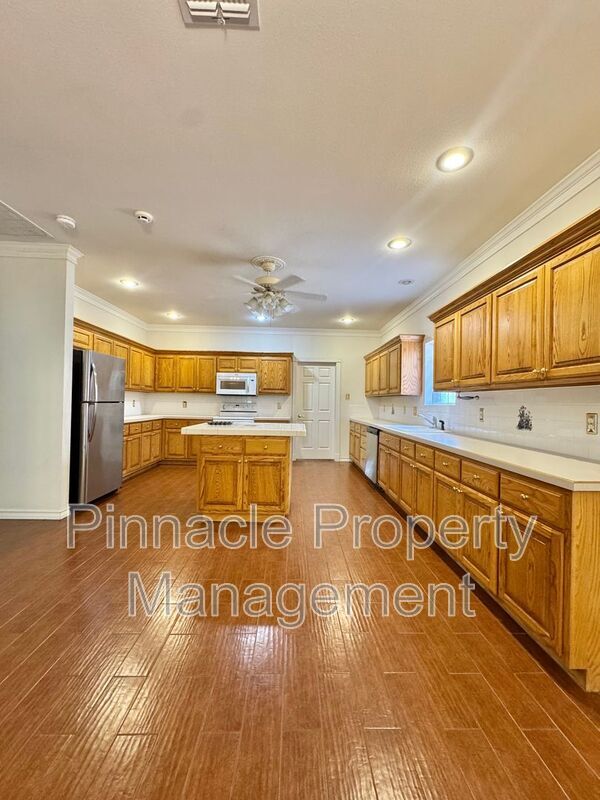 Building Photo - 1 Southridge Dr