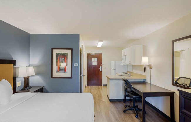 Building Photo - Furnished Studio-New York City - LaGuardia...