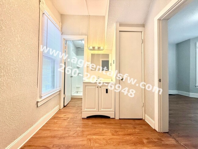 Building Photo - 3 Bedroom House