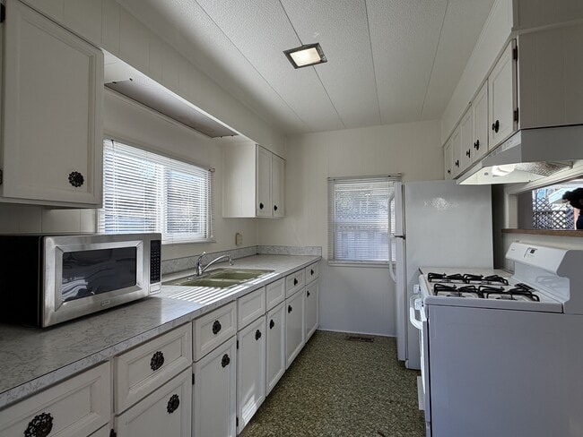 Building Photo - 769 Stagecoach Rd