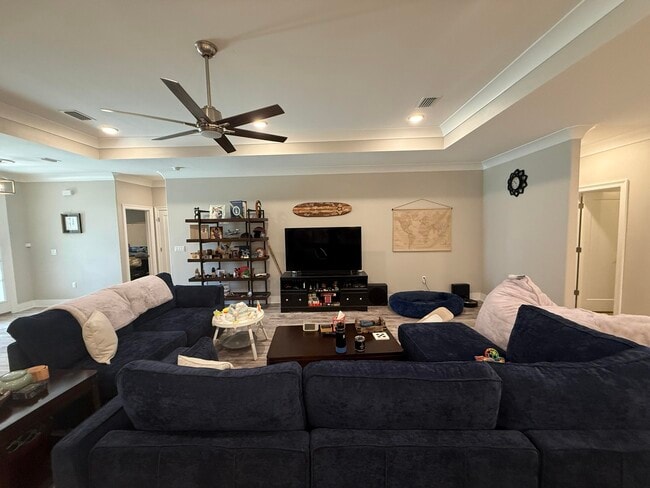 Building Photo - 1002 Gloria Ave