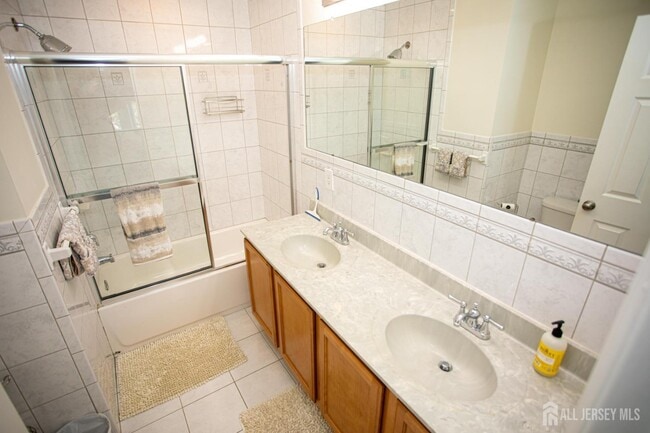 Building Photo - 124 Adamecs Way
