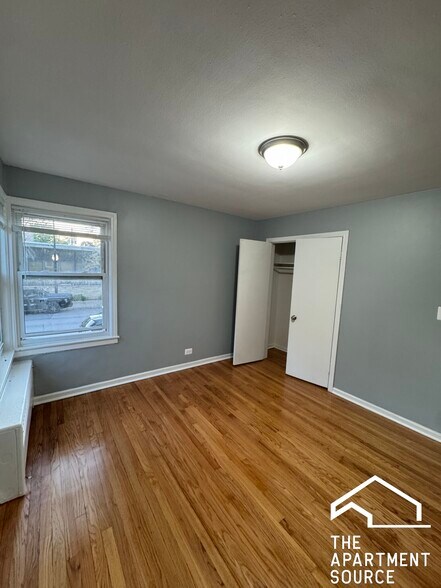 Building Photo - 6733 N California Ave